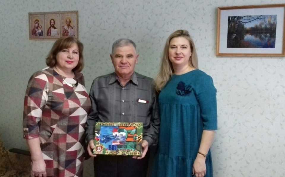 Поздравление с 23-м февраля ветерана социальной службы