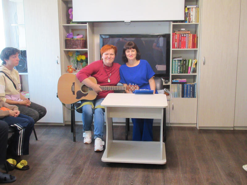 Мы мир раскрасим голосами.