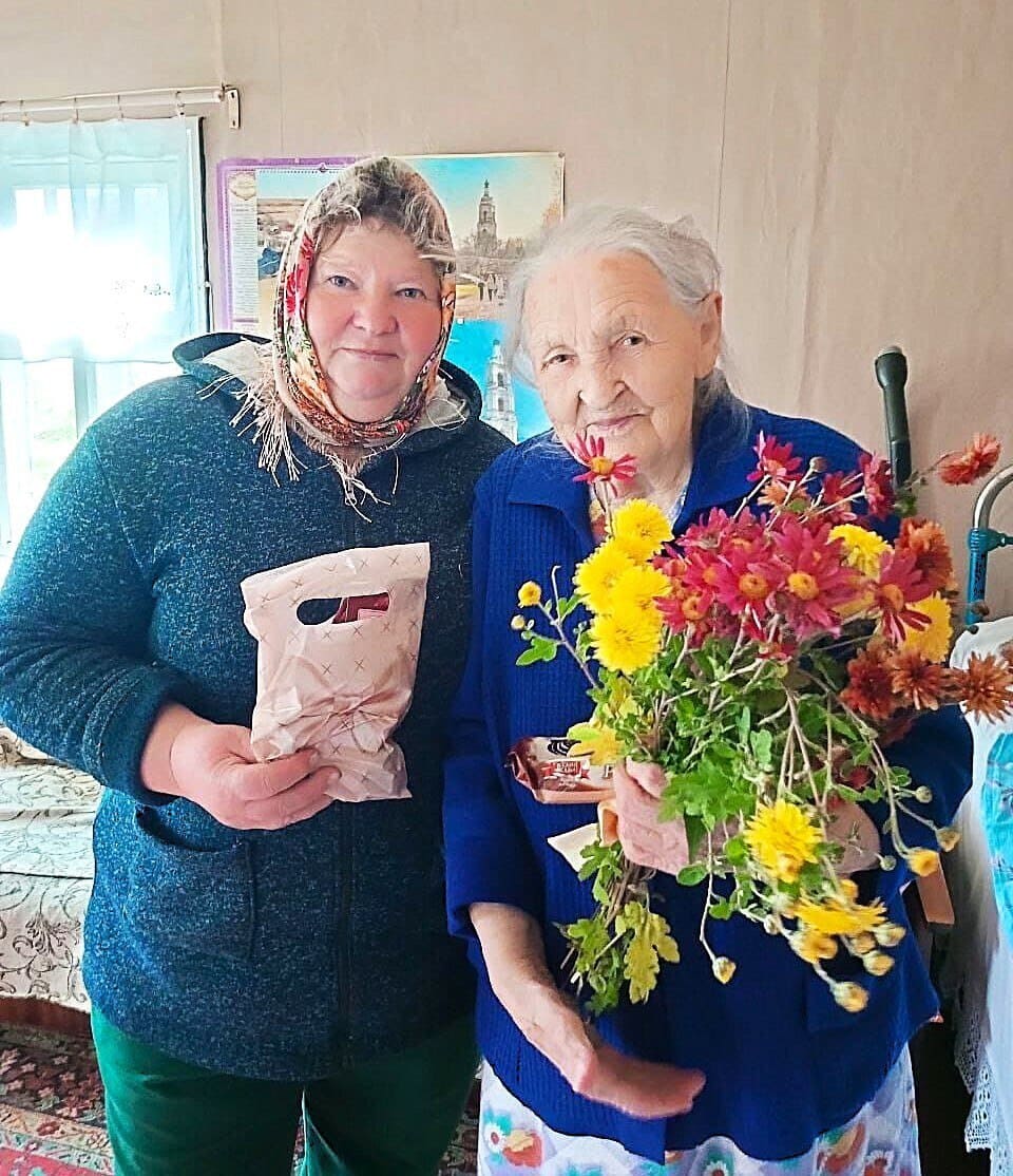 Нашим пожилым подопечным очень важно чувствовать себя нужными и любимыми!