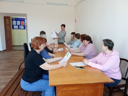 Специалист по охране труда Погодина Н.В. провела совещание с работниками ГБУ «КЦСОН Тонкинского МО». 